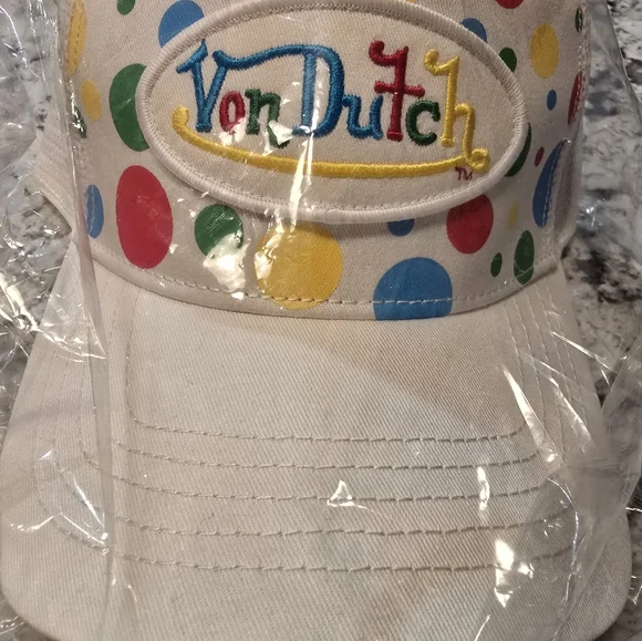 NWT Von Dutch twister trucker hat
